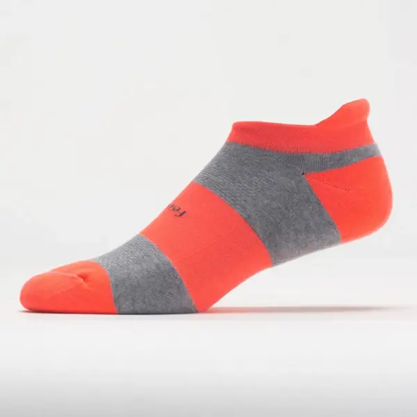 Feetures High Performance Max Cushion No Show Tab Socks - Image 3